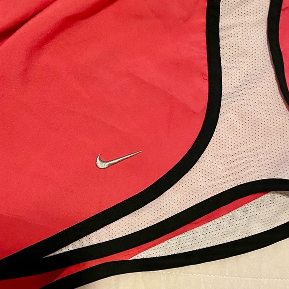 Nike Women’s Dri-FIT Lined Running Shorts, Size XS, pink - Picture 3 of 4
